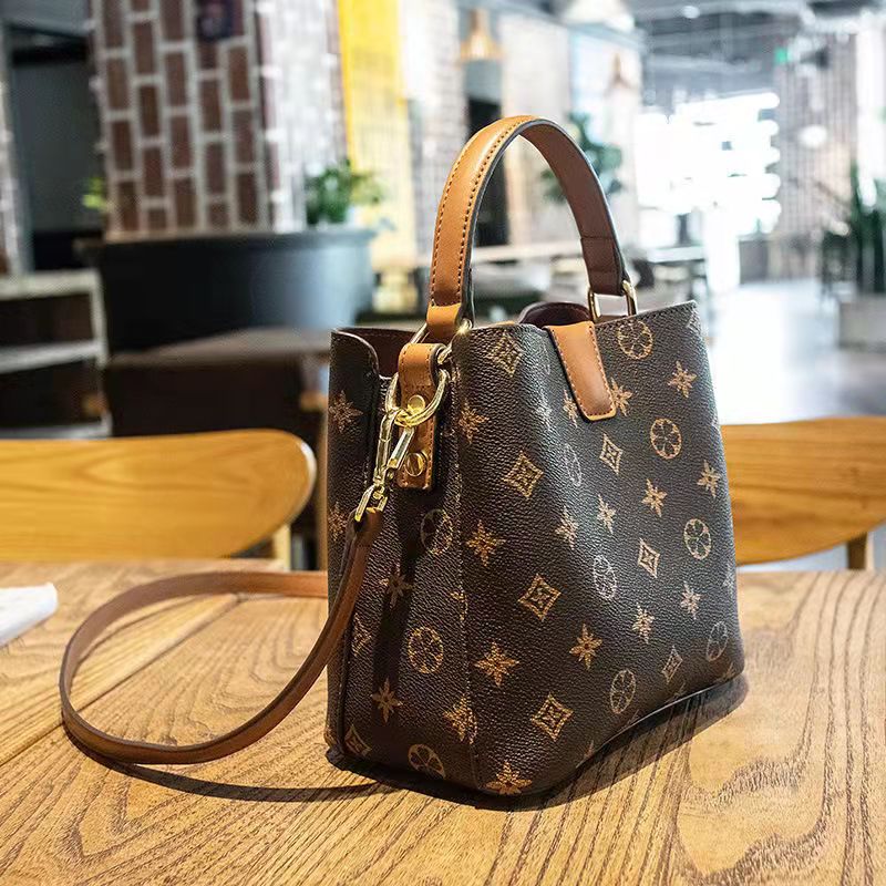 Women Bag 2022 Summer New Versatile Small Hand Bag Simple Shoulder Bag - lecapmode