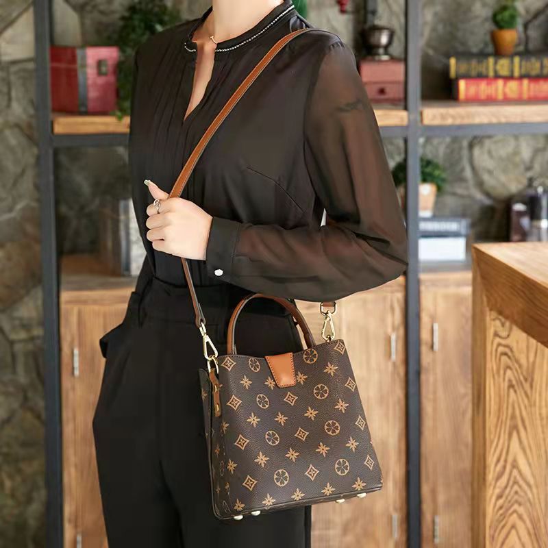 Women Bag 2022 Summer New Versatile Small Hand Bag Simple Shoulder Bag - lecapmode