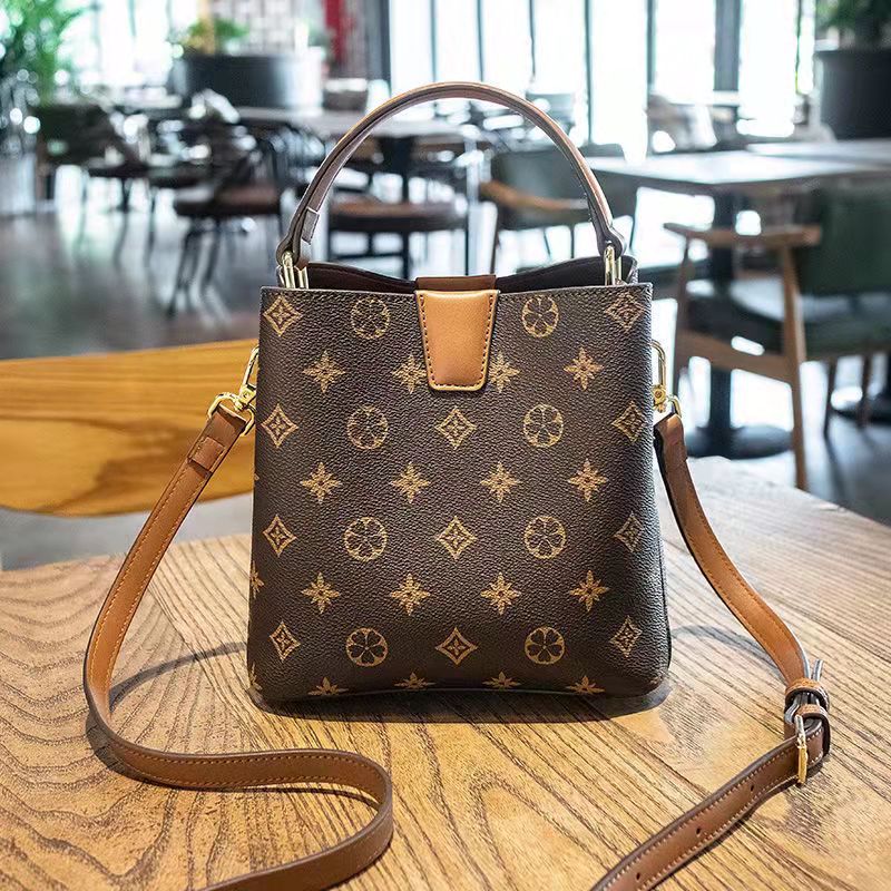 Women Bag 2022 Summer New Versatile Small Hand Bag Simple Shoulder Bag - lecapmode